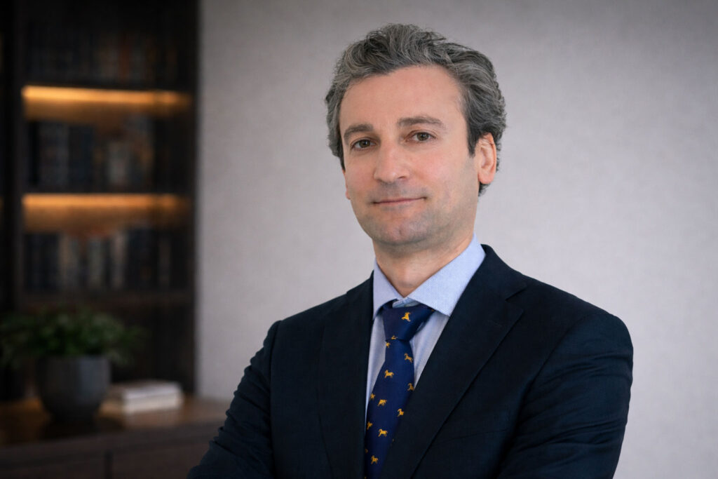 Gabo Usharauli abogado georgiano en Madrid especializado en inmigración y nacionalidad española